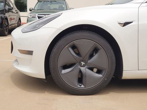 Used 2020 Tesla Model 3 Standard Range Plus RWD image 5