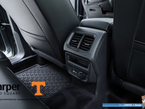 Used 2024 Volkswagen Tiguan SE w/ Panoramic Sunroof Package FWD image 38