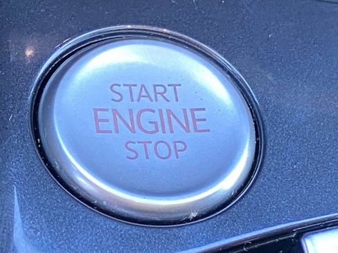 Certified 2022 Volkswagen Tiguan SE w/ Panoramic Sunroof Package image 16