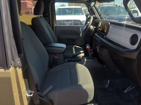 Used 2025 Jeep Wrangler Sport AWD/4WD image 17