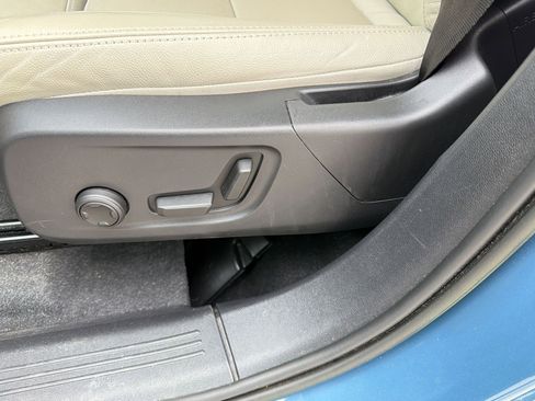 Used 2023 Volvo XC40 B5 Ultimate w/ Protection Package Premier image 13