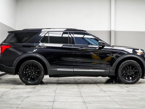 Used 2022 Ford Explorer Limited w/ Equipment Group 301A image 7