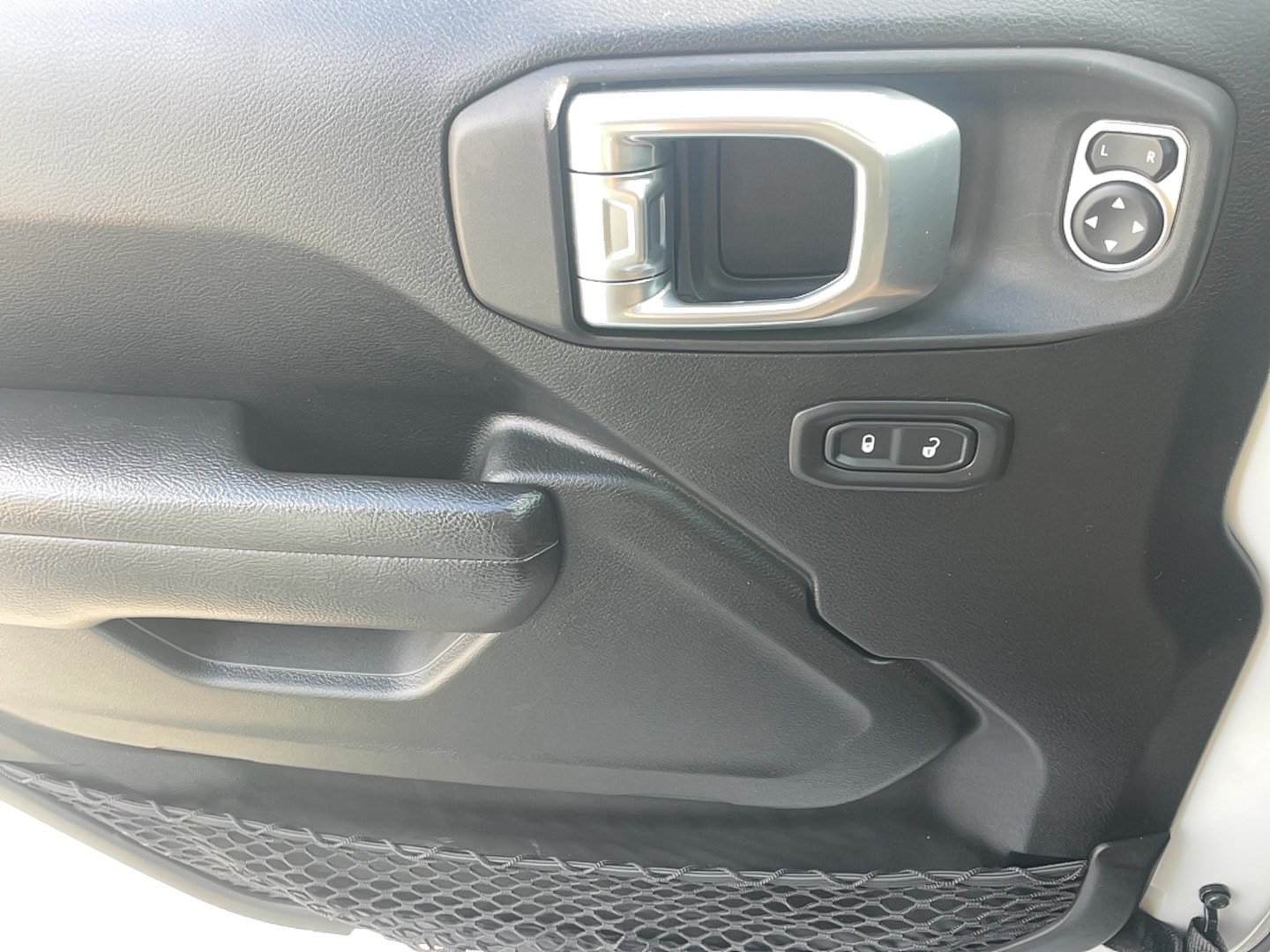 Used 2022 Jeep Wrangler Sport AWD/4WD image 15