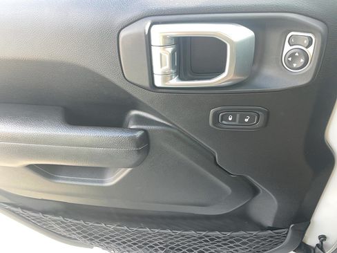 Used 2022 Jeep Wrangler Sport AWD/4WD image 15