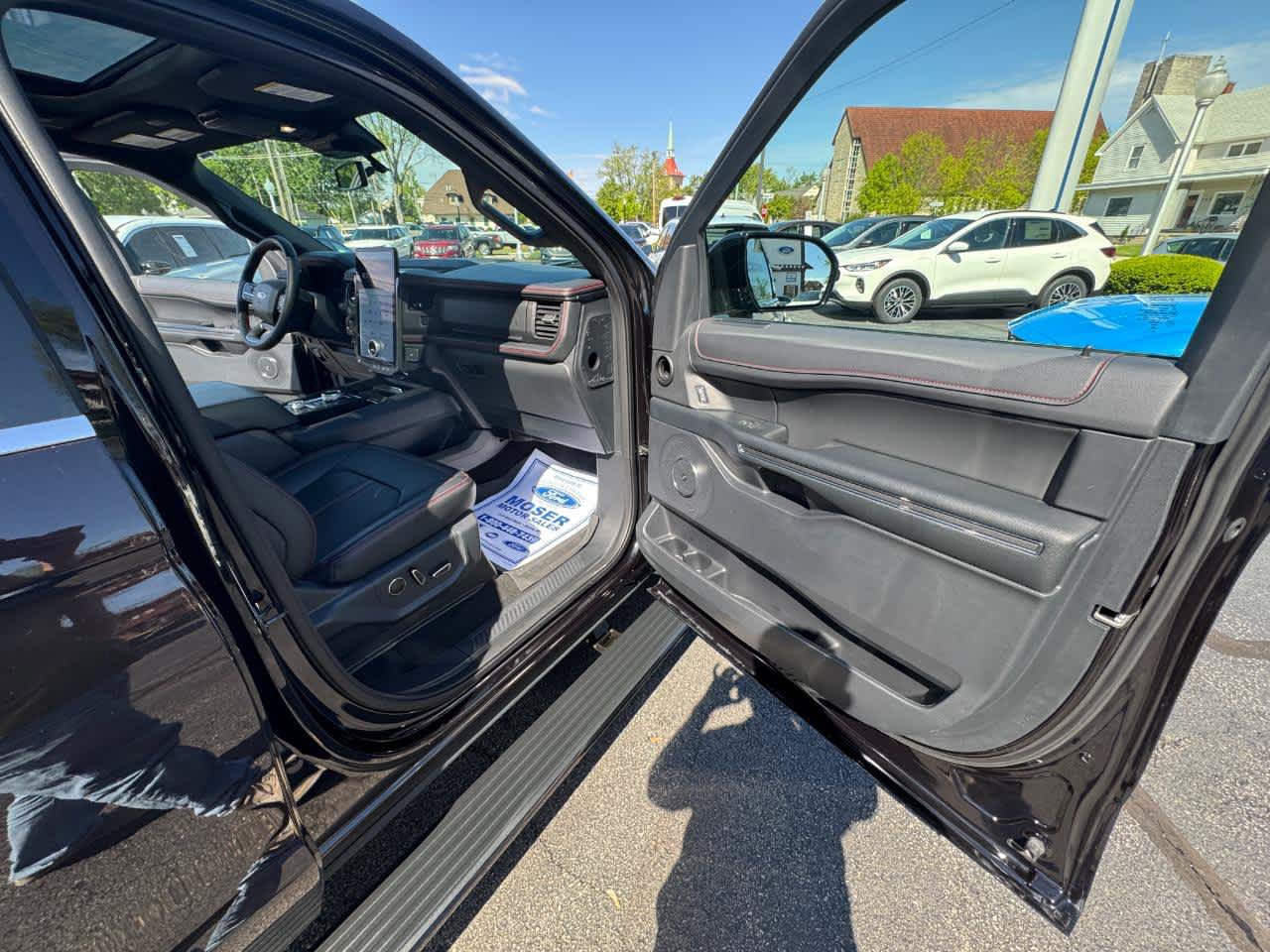 Used 2024 Ford Expedition Limited AWD/4WD image 38