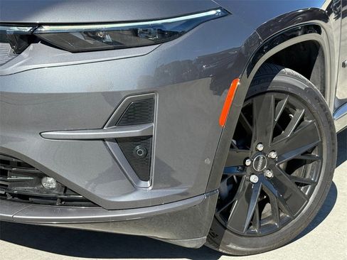 Used 2024 Jeep Wagoneer Launch Edition image 2