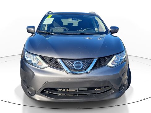 Used 2018 Nissan Rogue Sport SV image 2