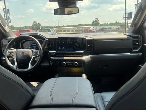 Used 2025 Chevrolet Silverado 2500 LT w/ Trail Boss Package AWD/4WD image 12