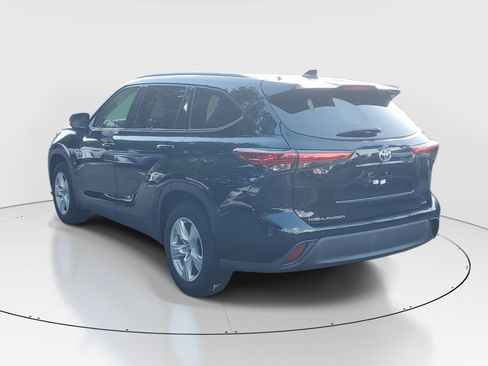 Used 2022 Toyota Highlander XLE image 5