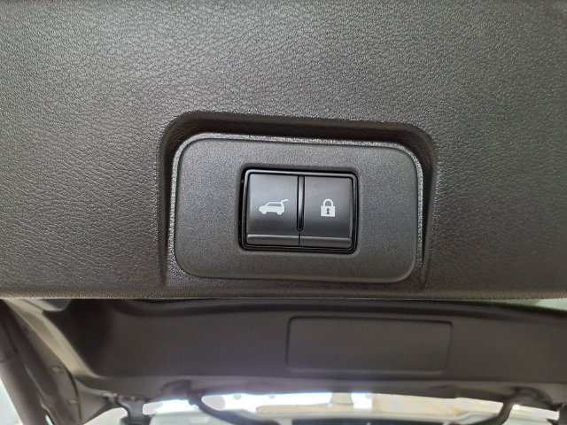 Used 2025 Nissan Rogue SV FWD image 22