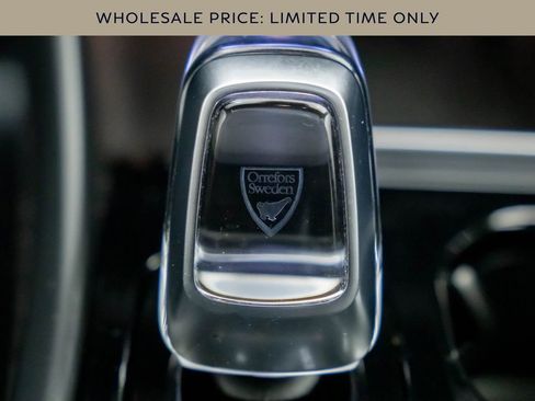 Used 2025 Volvo XC40 B5 Plus image 29