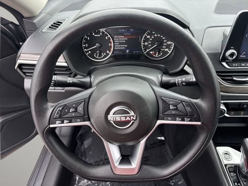 Used 2024 Nissan Altima 2.5 SV FWD image 27