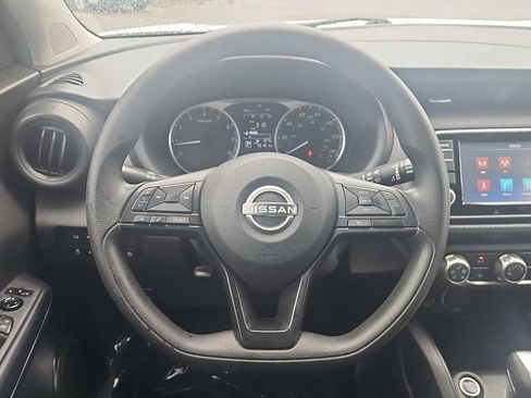 Used 2023 Nissan Kicks S FWD image 11