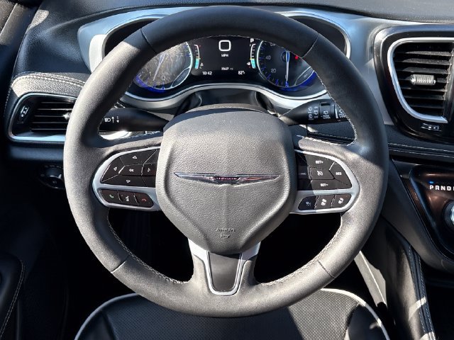 Used 2026 Chrysler Pacifica Limited FWD image 23