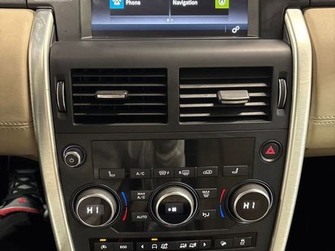 Used 2017 Land Rover Discovery Sport HSE image 39