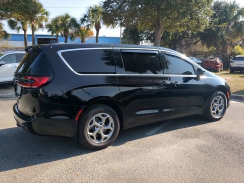 Used 2024 Chrysler Pacifica Limited w/ Trailer Tow Group image 3