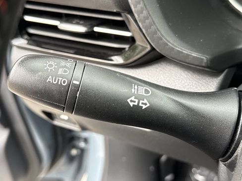 Used 2025 Nissan Sentra SR FWD image 13