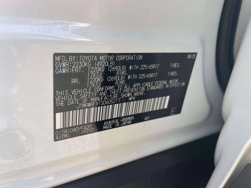 Used 2025 Toyota RAV4 XLE AWD/4WD image 18