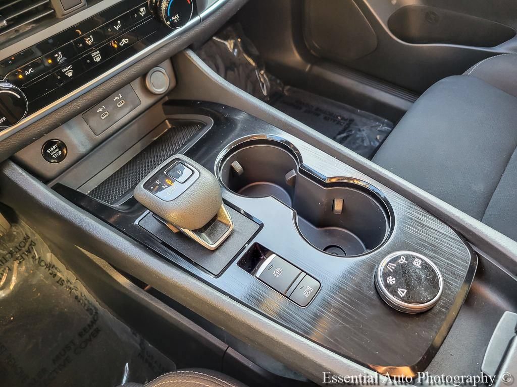 Used 2024 Nissan Rogue S AWD/4WD image 21