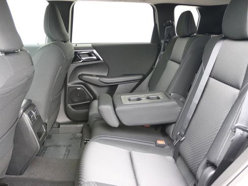 New 2026 Mitsubishi Outlander ES image 6