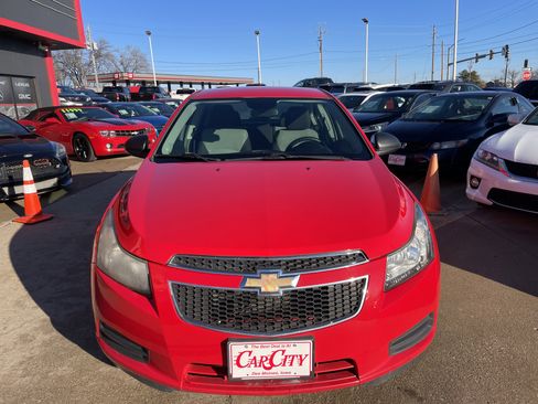 Used 2014 Chevrolet Cruze LS image 2