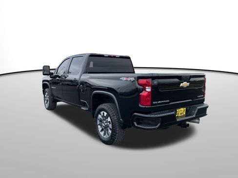 Used 2022 Chevrolet Silverado 2500 Custom w/ Custom Value Package image 6