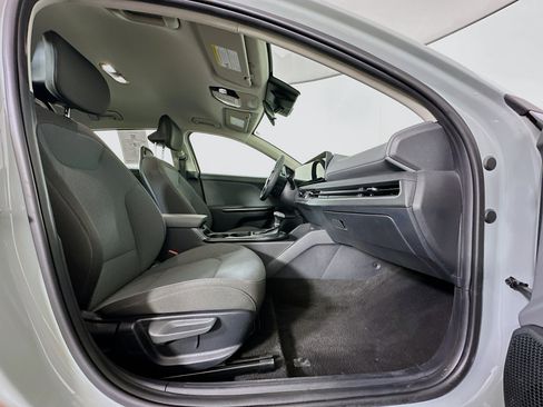 Used 2025 Kia K4 LXS image 31