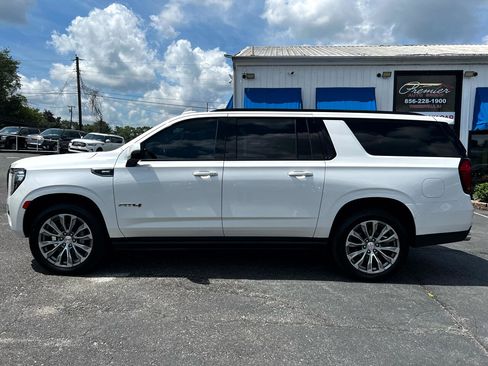 Used 2022 GMC Yukon XL AT4 image 8