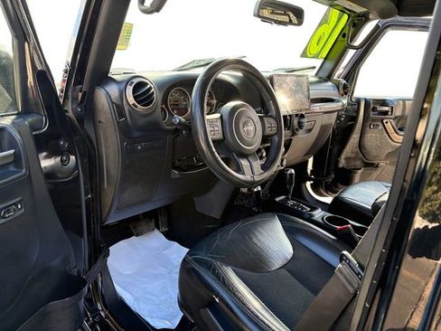 Used 2016 Jeep Wrangler Unlimited Sahara image 9