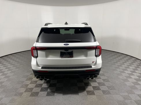 Used 2025 Ford Explorer ST AWD/4WD image 4
