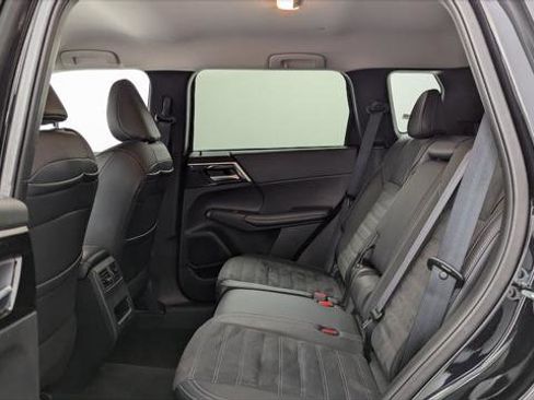 Used 2024 Mitsubishi Outlander SE image 17