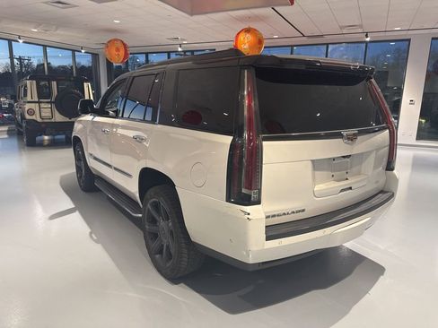 Used 2019 Cadillac Escalade Luxury image 7