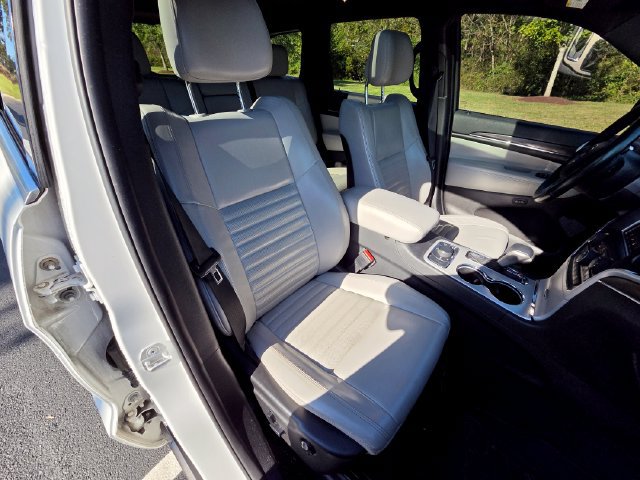 Used 2018 Jeep Grand Cherokee Limited AWD/4WD image 27