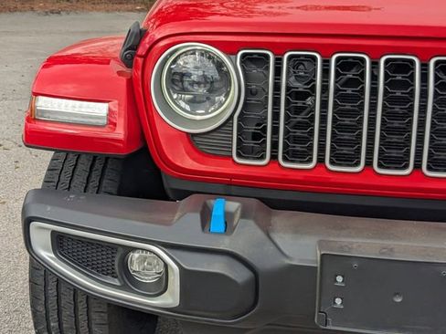 Used 2024 Jeep Wrangler Unlimited Sahara AWD/4WD image 13