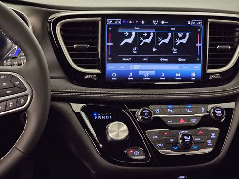 New 2026 Chrysler Pacifica Select image 17