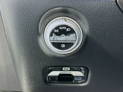 Used 2022 Mercedes-Benz C 300 4MATIC Sedan w/ Exclusive Trim Package image 10