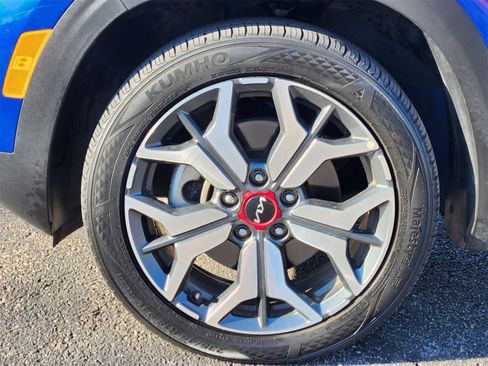 Certified 2023 Kia Seltos SX w/ SX Sunroof Package image 9