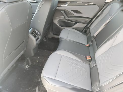 New 2026 Volkswagen Tiguan SE image 18