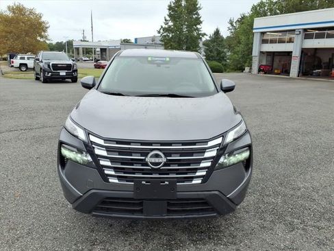 Used 2024 Nissan Rogue SV image 8