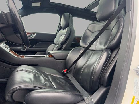 Used 2018 Lincoln Continental Reserve AWD/4WD image 9