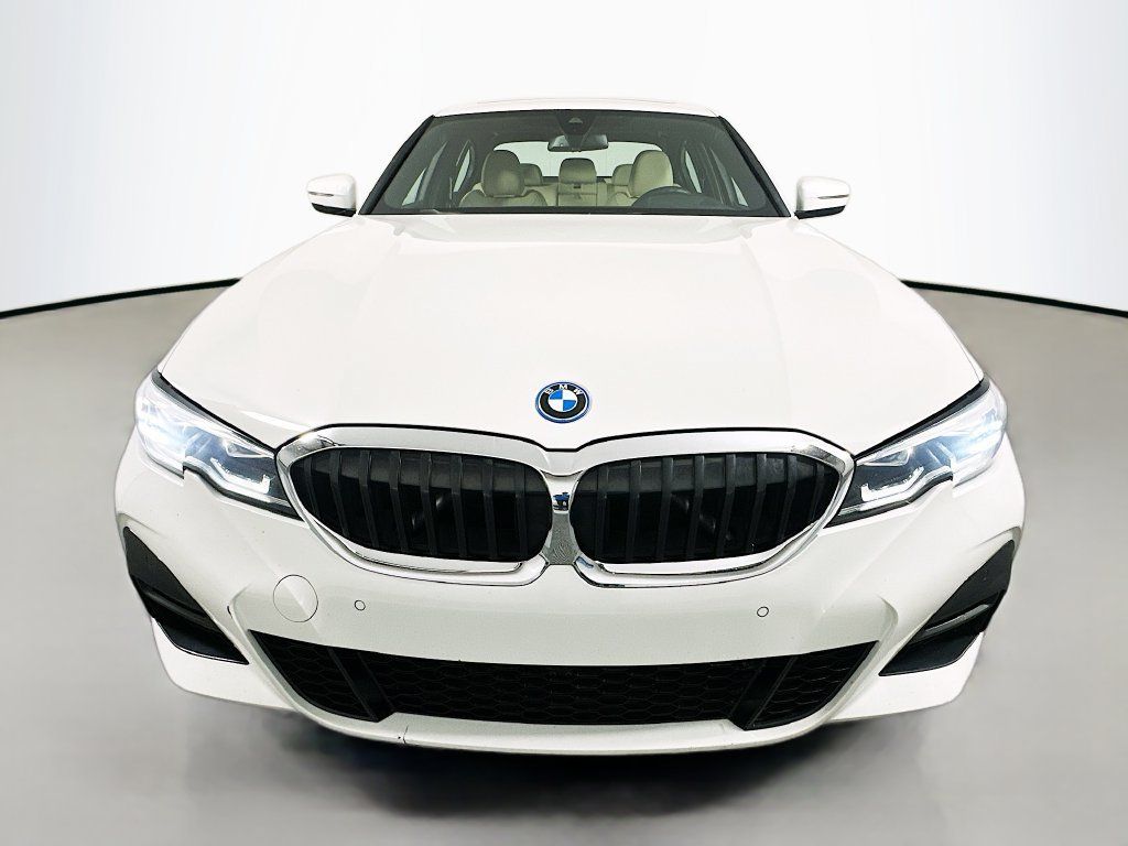 Used 2022 BMW 330e w/ M Sport Package RWD image 2
