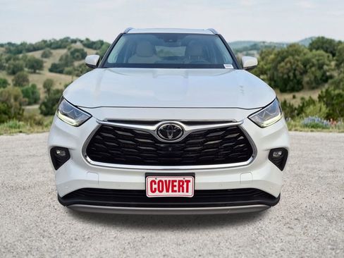 Used 2022 Toyota Highlander Platinum AWD/4WD image 2