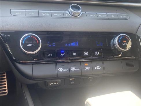 New 2025 Hyundai Elantra SEL image 11