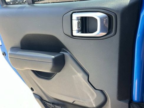 Used 2024 Jeep Wrangler Unlimited Rubicon AWD/4WD image 18