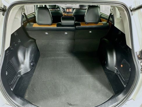 Used 2017 Toyota RAV4 Platinum image 32