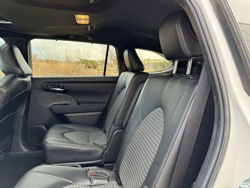 Certified 2023 Toyota Highlander XSE image 12