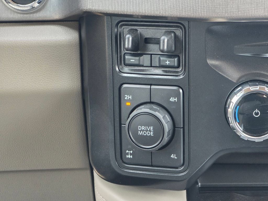 New 2026 Ford F350 Platinum w/ Platinum Plus Package AWD/4WD image 17