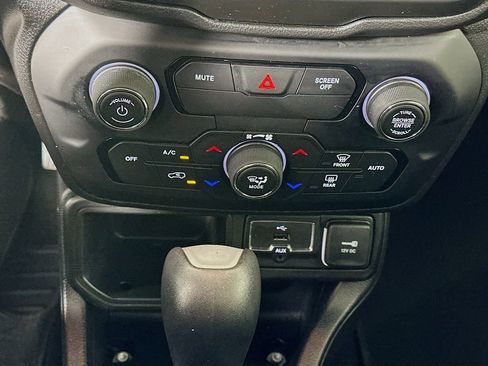 Used 2019 Jeep Renegade Latitude image 15