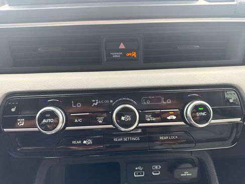 Used 2025 Honda Pilot EX-L image 12