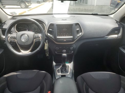 Used 2015 Jeep Cherokee Latitude FWD image 9